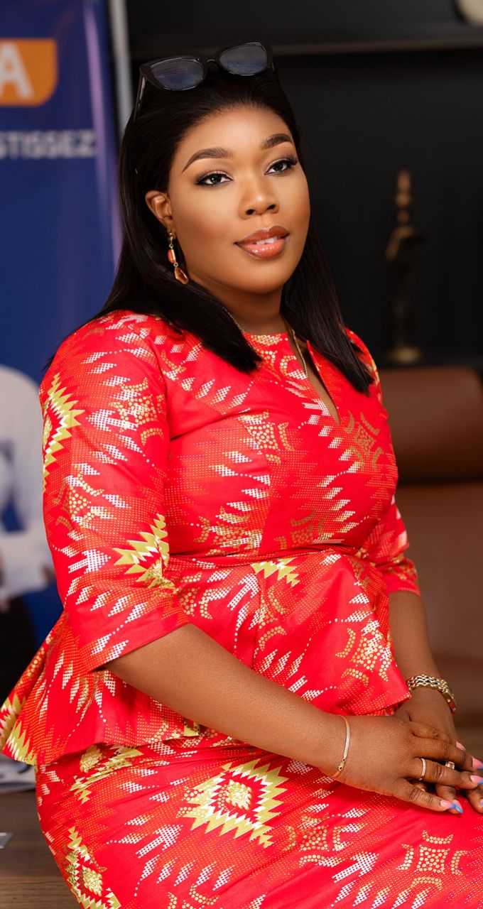LA IRENA carrée Frontale African Queen